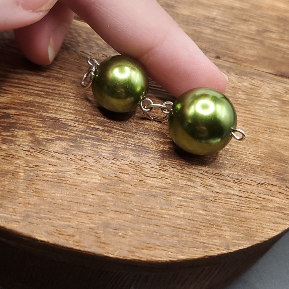 Metallic pear green drop pendant